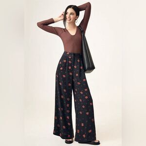 Farm Rio Strawberry Printed Wide Leg Pants in Black/Red size XS